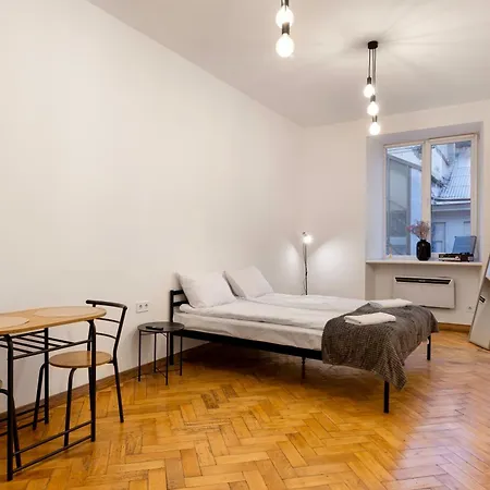 на площі ринок 3