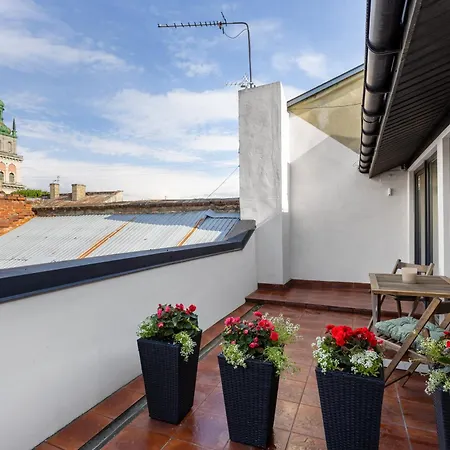 на площі ринок 3 *