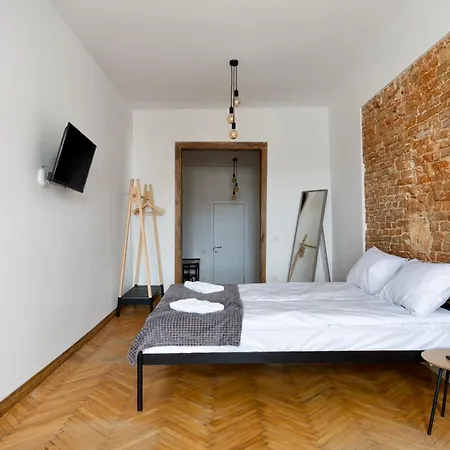 на площі ринок 3 Lviv