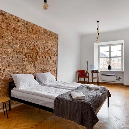 на площі ринок 3 * Lviv