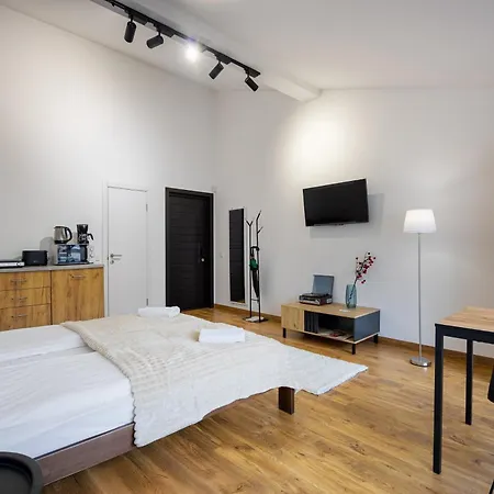 на площі ринок 3 *