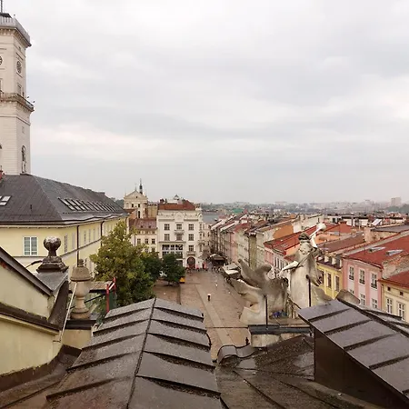на площі ринок 3 *