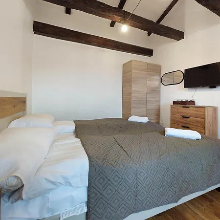 Appartement на площі ринок 3