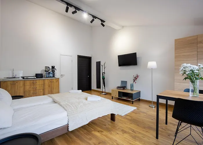 на площі ринок 3 *