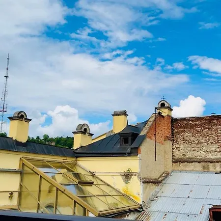 на площі ринок 3 * Λβιβ